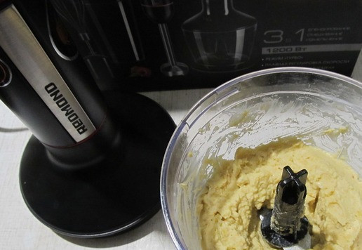 1. Этап. Паштет с нутом: Измельчить все блендером до однородности.