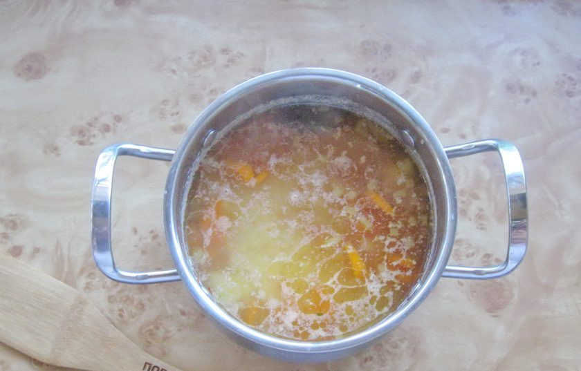 1. Этап. Томатный суп с треской: Варите суп до готовности всех ингредиентов.