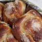 Булочки из дрожжевого теста с сахаром