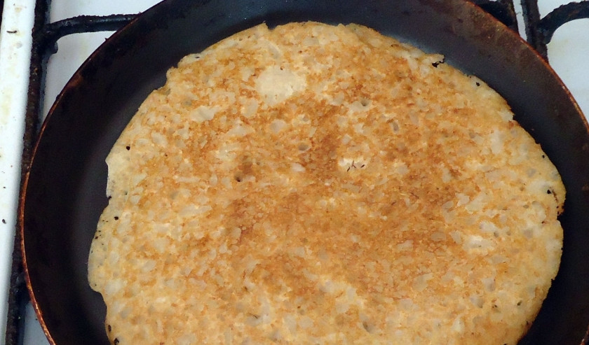 1. Этап. Постные блины из овсяных хлопьев: До румяного цвета.