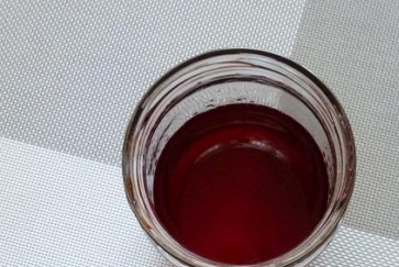 1. Этап. Настойка из клюквы на водке: Через 2 недели процеживаем настойку через сито или марлю.