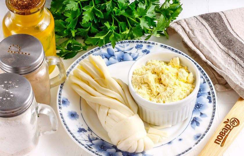 1. Этап. Эларджи: Подготовьте указанные ингредиенты. Сыр можно приобрести в виде косички, соленый, поэтому солить кашу добавочно не нужно.