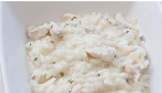 1. Этап. Ризотто со сливками: Посолите и перемешайте рис. Приятного аппетита!