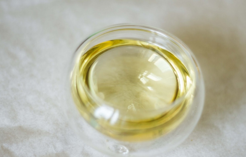 1. Этап. Вегетарианский брауни: 2. Отдельно смешаем воду и масло. Вливаем эту смесь к сухим ингредиентам и перемешаем до однородности. Выливаем в формочки.