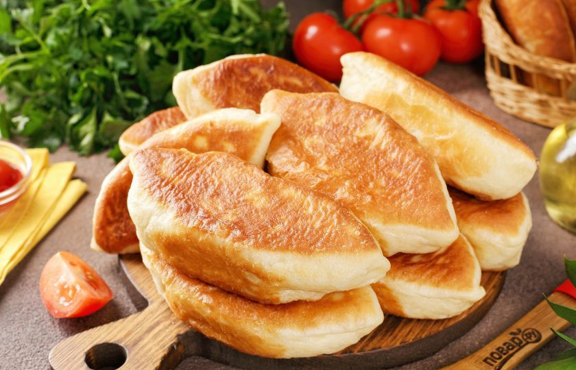 1. Этап. Пышные жареные пирожки на кефире с дрожжами: Пышные жареные пирожки на кефире с дрожжами готовы. Приятного аппетита!