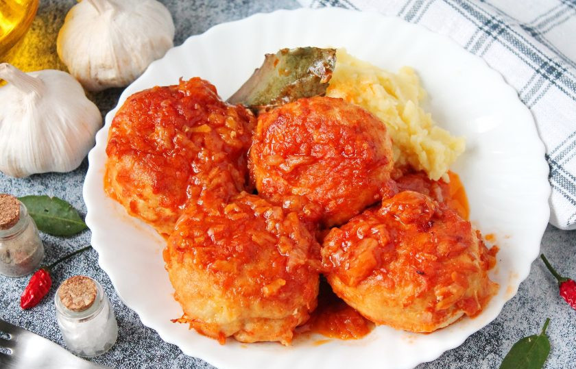 1. Этап. Куриные биточки в духовке с подливкой: Приятного аппетита!