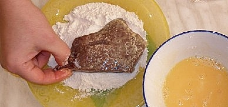 1. Этап. Отбивные из печени: И снова в муке.