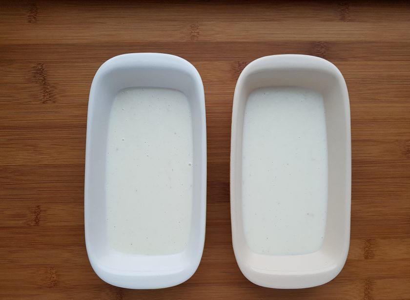 1. Этап. Запеканка по-неаполитански: На дно форм для запекания налейте по одному половнику соуса бешамель.