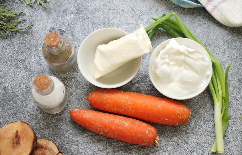 1. Этап. Морковь в сметане в мультиварке: Подготовьте все необходимые ингредиенты для приготовления моркови в сметане в мультиварке.