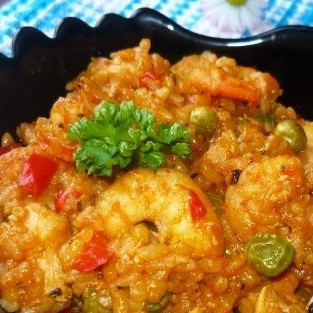 Паэлья с курицей и креветками