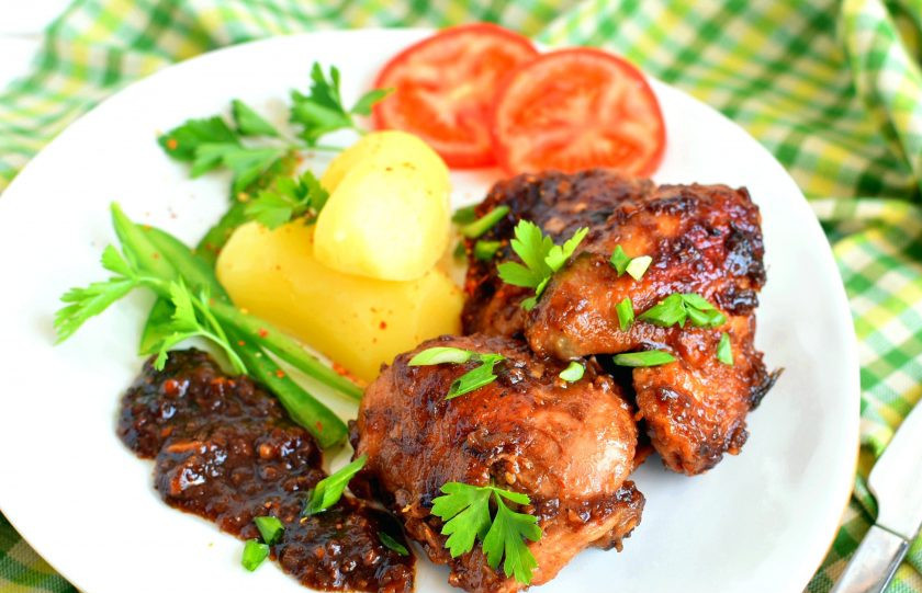 1. Этап. Курица в имбирно-пивной глазури: Подавайте курицу горячей с отварной картошкой на гарнир.