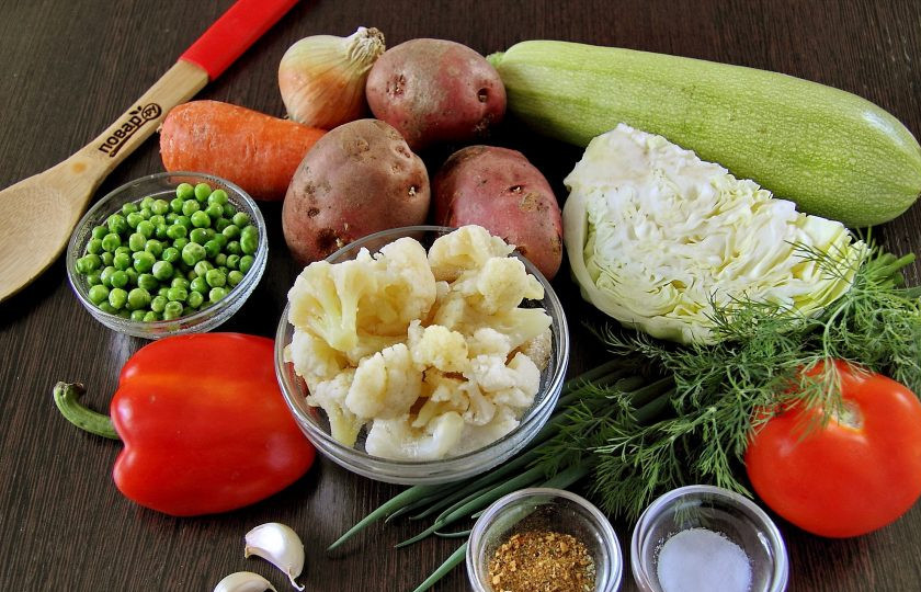 1. Этап. Летний овощной суп: Подготовьте все ингредиенты.