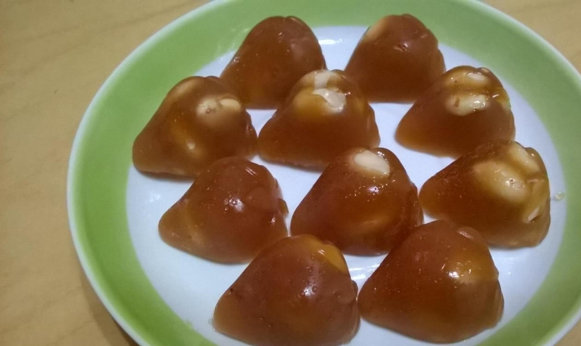 1. Этап. Щербет с арахисом: Полностью остудите щербет. Достаньте его из формы — и пробуйте. Приятного чаепития!