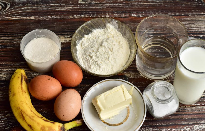 1. Этап. Профитроли с банановым кремом: Подготовьте ингредиенты.