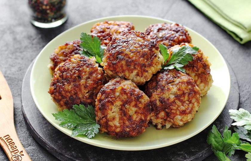 1. Этап. Тефтели с рисом без подливы: Тефтели с рисом без подливы готовы. Приятного аппетита!