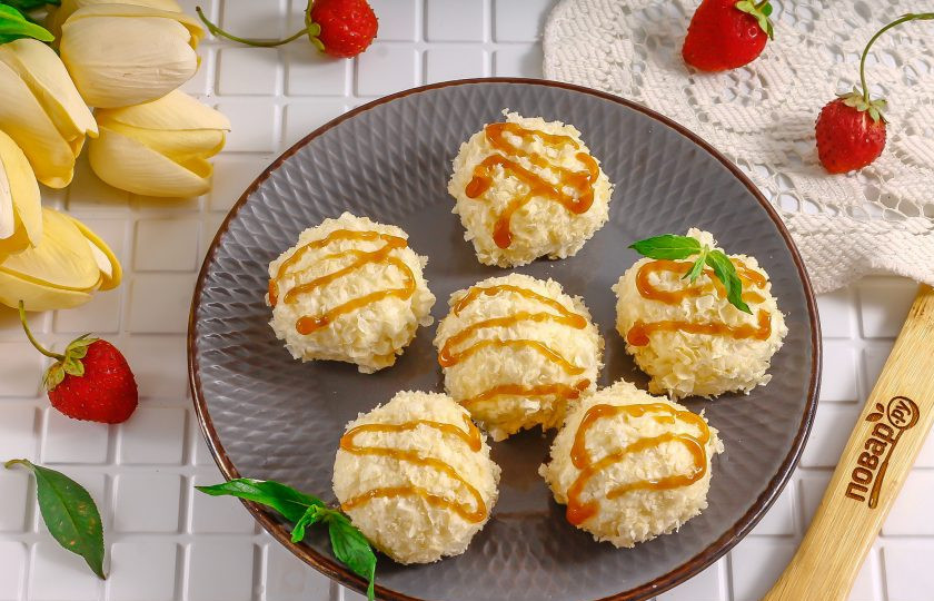 1. Этап. Конфеты из творога и вафель: При подаче украсьте десерт карамелью, листочками свежей мяты или ягодами.