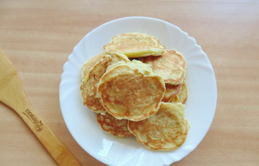 1. Этап. Оладьи для похудения: Готовые оладьи выложите на тарелку.