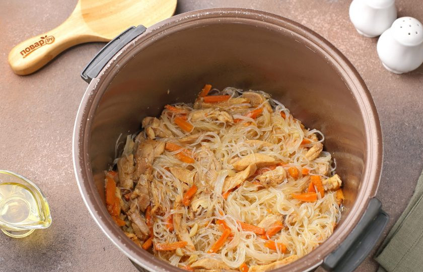 1. Этап. Фунчоза с курицей в мультиварке: Фунчоза с курицей в мультиварке готова.