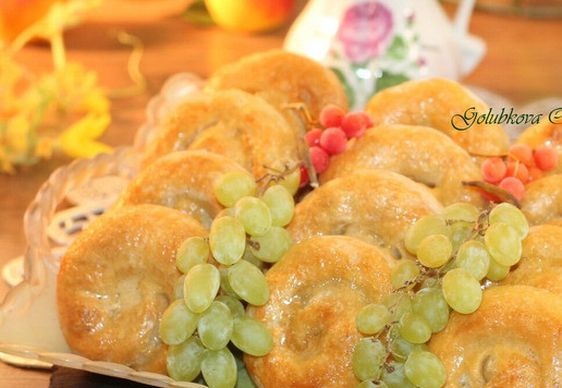 1. Этап. Творожное печенье с виноградом кишмиш: Удачной Вам выпечки! Разрез и разлом печенья, можно посмотреть на видео.