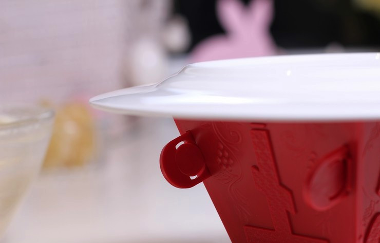 1. Этап. Пасха творожная с кокосовым молоком: Теперь накрываем крышкой и ставим под пресс. Отправляем пасху в холодильник на всю ночь. Ну а утром она уже полностью готова. Приятного всем аппетита!