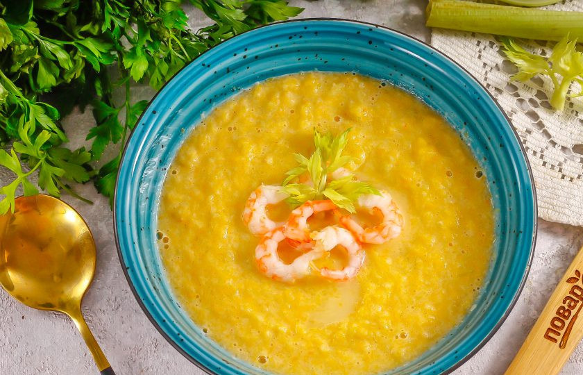 1. Этап. Крем-суп из сельдерея с креветками: Выложите крем-суп в глубокие тарелки или пиалы, украсьте по вкусу и подайте к столу теплым.