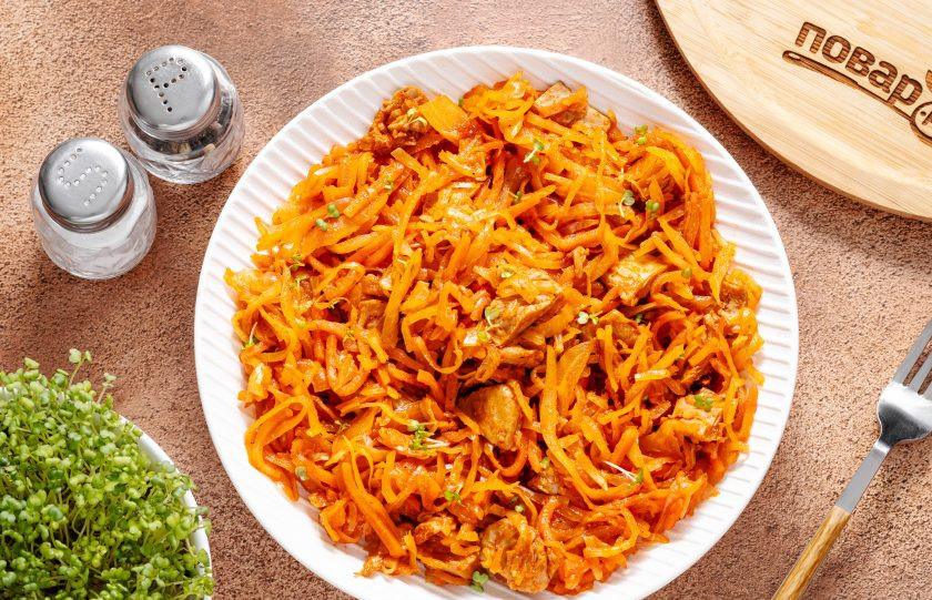 1. Этап. Тушеная капуста с соевым мясом: Тушеная капуста с соевым мясом готова, приятного вам аппетита!