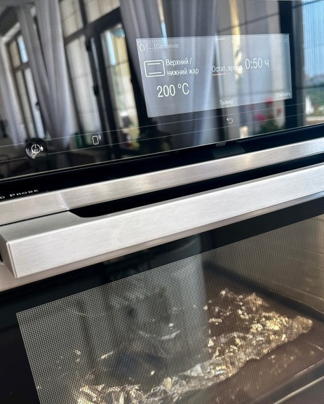 1. Этап. Куриные булдыжки в духовке: Завернул в фольгу и в разогретую до 200 градусов духовку. Режим «верх-низ». На 20 минут.