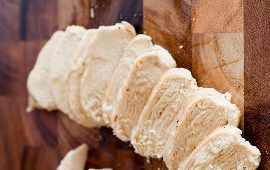 1. Этап. Куриное филе диетическое: 6. Филе получается невероятно нежным, очень сочным и при этом без лишнего жира и калорий. Приятного аппетита!