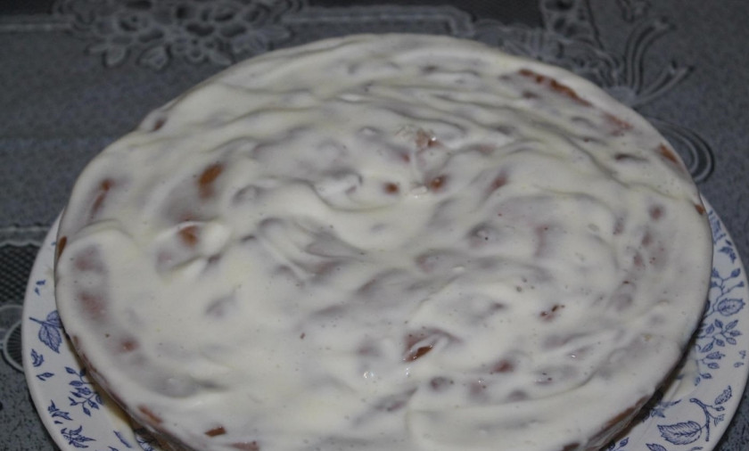 1. Этап. Торт Легко и быстро: 13. Накрываю его вторым коржом и снова смазываю кремом, в идеале нужно отправить торт на пару часов в холодильник, но у меня столько времени не было. Он постоял в холодильнике 30 минут.