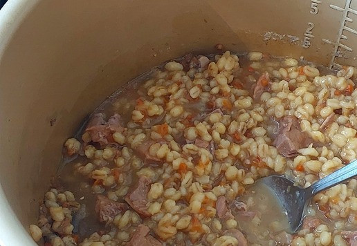 1. Этап. Перловая каша с индейкой Полевая кухня: Каша готова.