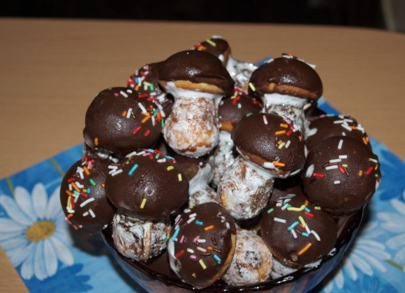 1. Этап. Печенье Грибочки в формочке: Готовое печенье 