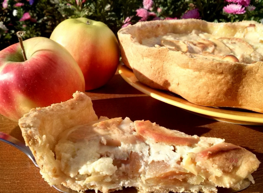 1. Этап. Яблочный пирог со сметанной заливкой (очень вкусный): Приятного аппетита!