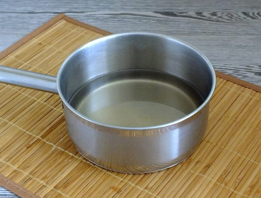 1. Этап. Грушевый ликёр в домашних условиях: Полученный сироп охладите.