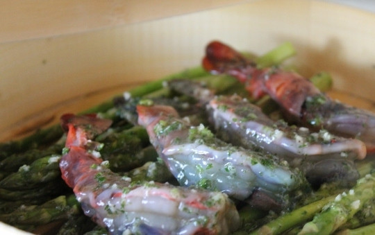 1. Этап. Креветки со спаржей: Готовим все это дело на пару приблизительно 8 минут.