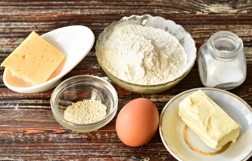 1. Этап. Сырные хрустики: Подготовьте ингредиенты.