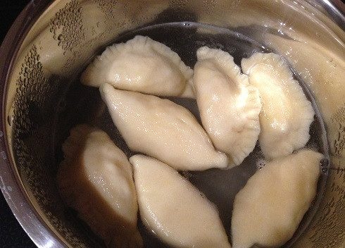 1. Этап. Квери с сыром: Варим квери в подсоленной воде минут 5.