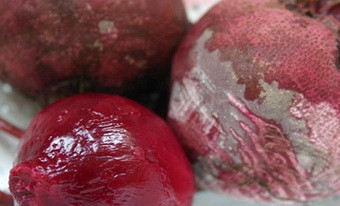 1. Этап. Салат с говядиной и свеклой: Свеклу отварить.