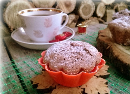 1. Этап. Кексы из бисквитного теста с начинкой: Готовые кексы остудите в формочках.