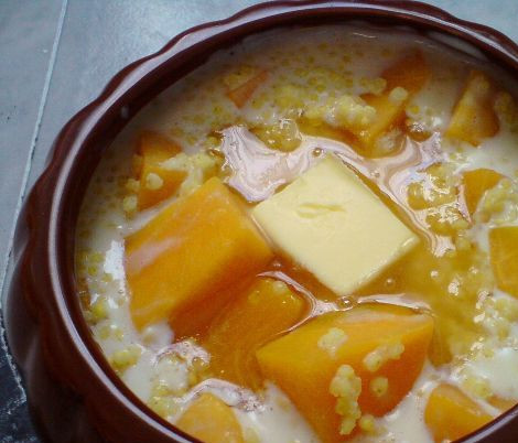 1. Этап. Каша из тыквы в духовке: 3. Добавим масло и мед, и в хорошо прогретой духовке под крышкой держим полчаса.