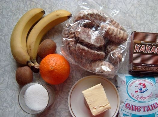 1. Этап. Пряничный торт без выпечки: 1. Рецепт приготовления торта из пряников без выпечки простой, но при этом результат способен превзойти все ожидания. Фруктовая начинка может быть абсолютно любая. Такой десерт можно готовить из того, что есть в холодильнике.