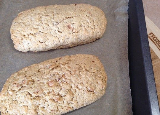 1. Этап. Цитрусовые кантуччи с фундуком: 6. И выпекаем в разогретой до 180 градусов духовке минут 20. Вынимаем и даем минут 5 остыть.