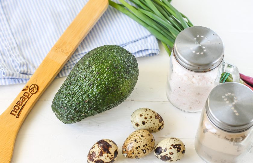 1. Этап. Яйца на завтрак: Подготовьте указанные ингредиенты.