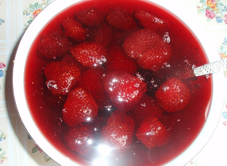1. Этап. Клубника консервированная: Вот такая аппетитная консервированная клубника у нас получится!;)