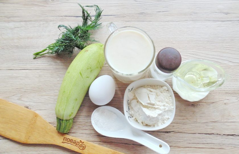 1. Этап. Оладьи из кабачков на ряженке: Подготовьте ингредиенты для приготовления оладий из кабачка на ряженке.