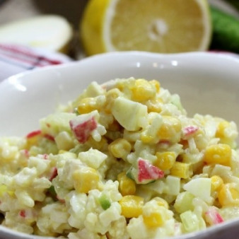 Вкусный крабовый салат