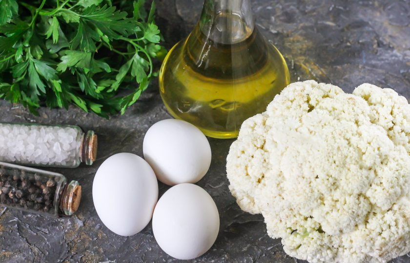 1. Этап. Омлет с цветной капустой на сковороде: Подготовьте указанные ингредиенты.