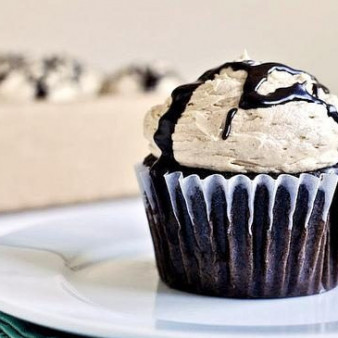 Шоколадные капкейки с арахисовым кремом