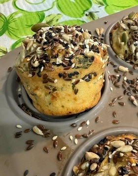 1. Этап. Закусочные сырные кексы: Вынимаем из форм горячими