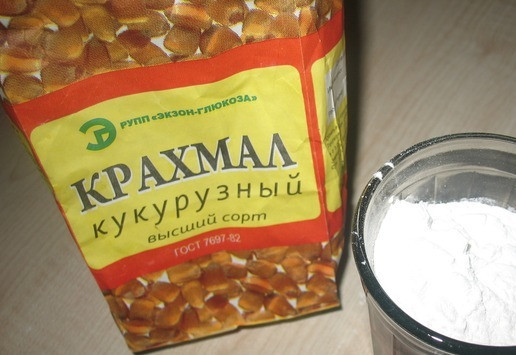 Пирог Черничка 1. Этап. Пирог Черничка: Добавьте крахмал.
