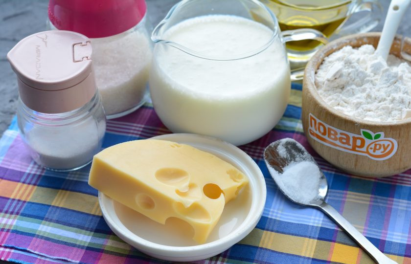 1. Этап. Оладьи с сыром на кефире: Подготовьте все ингредиенты.